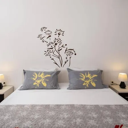 Vila Four Bedroom Villa, Terrace, Pool *