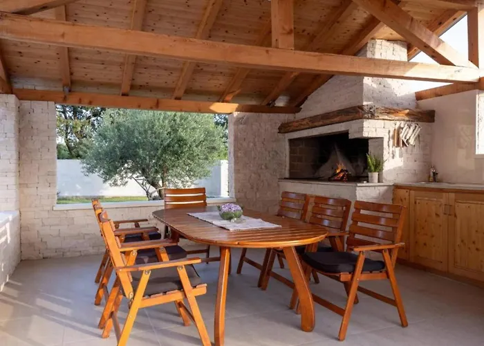 Willa Four Bedroom Villa, Terrace, Pool