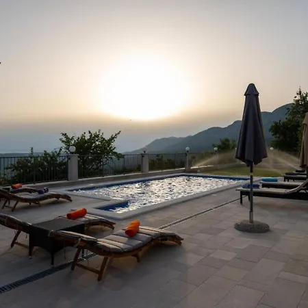 Four Bedroom Villa, Terrace, Pool ヴィラ *