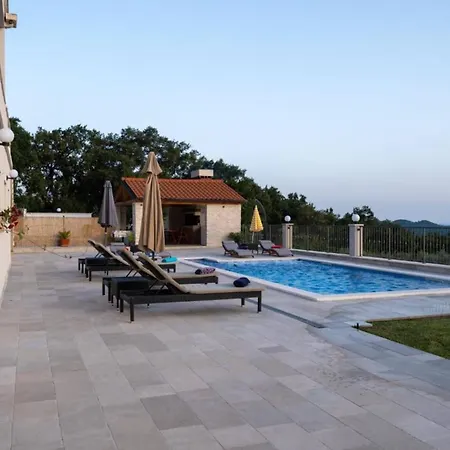 Four Bedroom Villa, Terrace, Pool ヴィラ Pridvorje