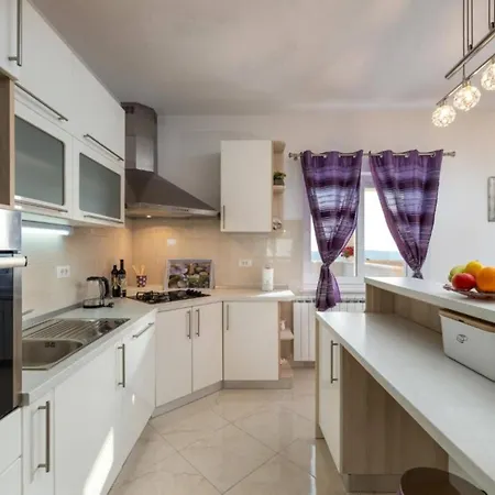 Four Bedroom Villa, Terrace, Pool ヴィラ Pridvorje